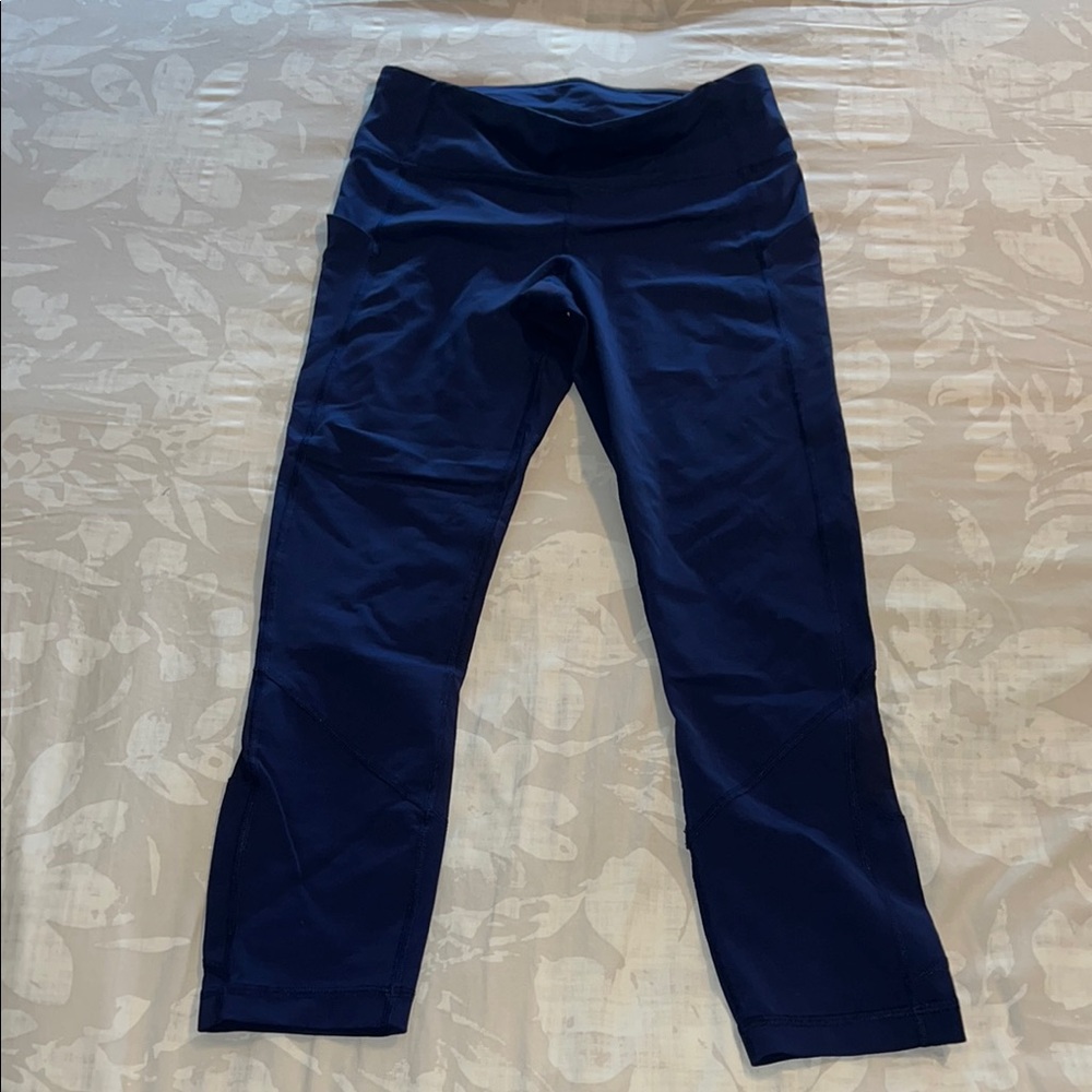 Lululemon Navy Blue cropped Leggings